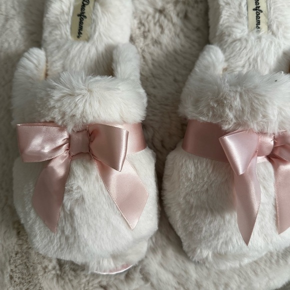 White Furry Slippers with Pink Bows - Picture 1 of 2